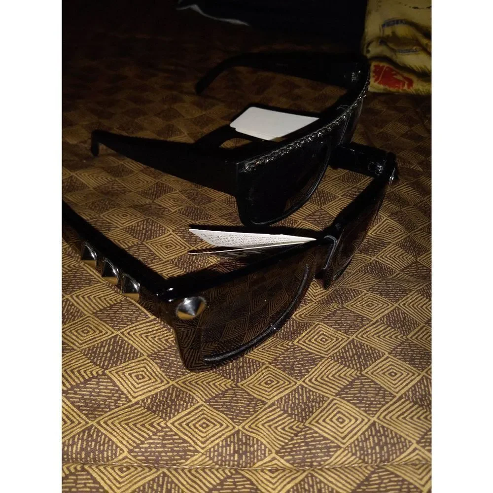 Two Pairs Of Sunglasses 👓 🕶 😎